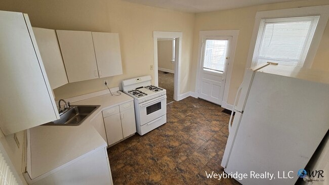 Building Photo - Bright & Spacious 3-Bedroom Home with Dining Room & Off-Street Parking -Mt. Healthy