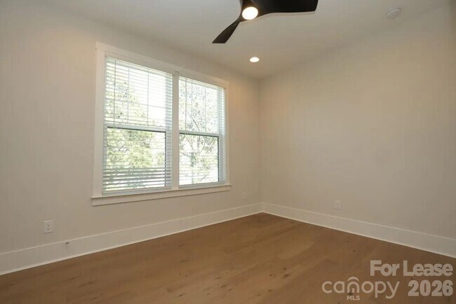 Building Photo - 1405 Kenilworth Ave