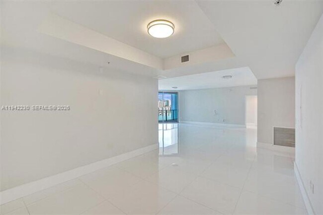 Building Photo - 17301 Biscayne Blvd