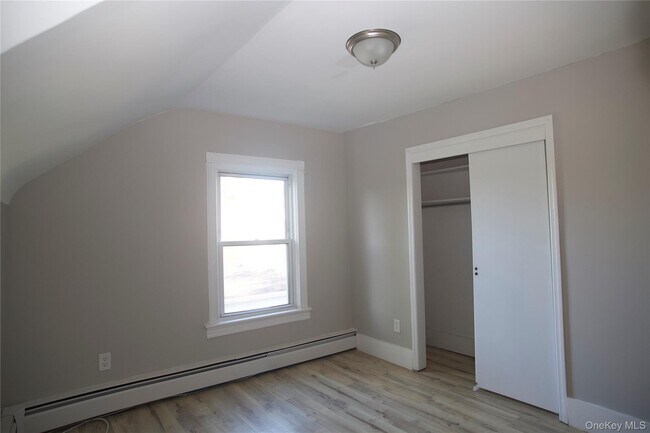 Building Photo - 35 S Lawn Ave