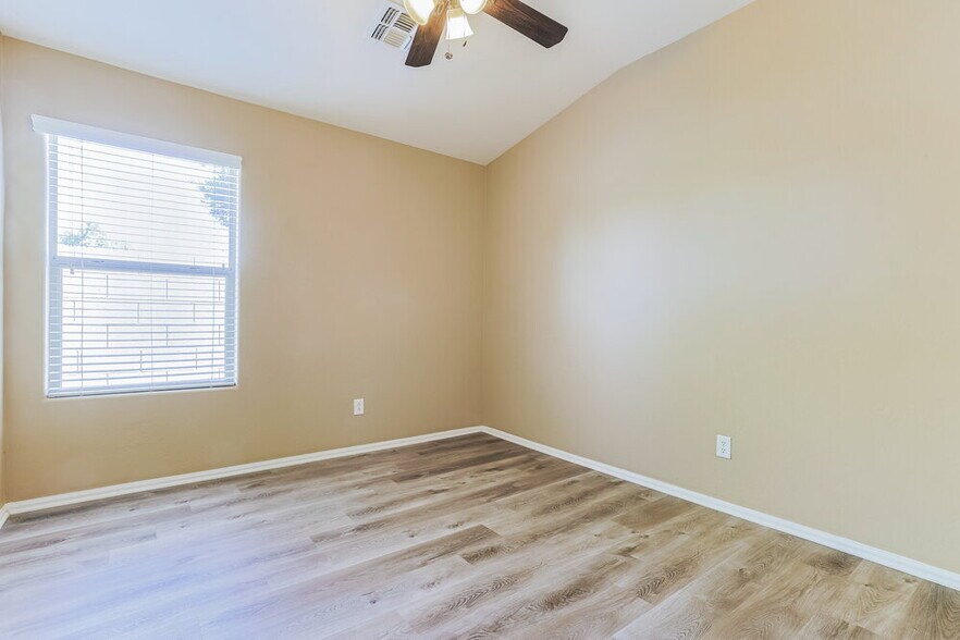 Building Photo - 38224 N Establo Dr