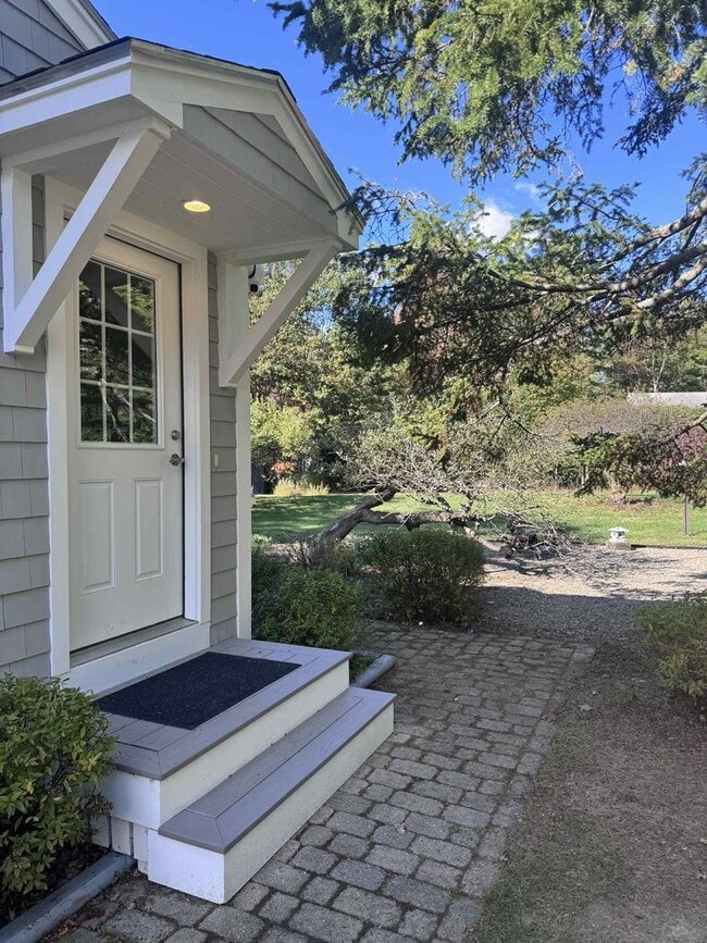 Building Photo - 3BR RANCH BRUNSWICK SEASONAL FURNISHED