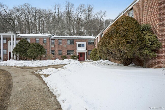 Building Photo - 23 Lawrence Dr