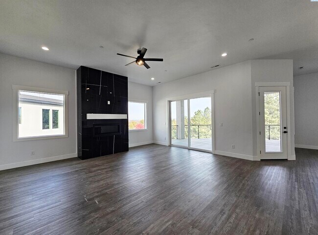 Building Photo - Rambler/Basement with Territorial Views