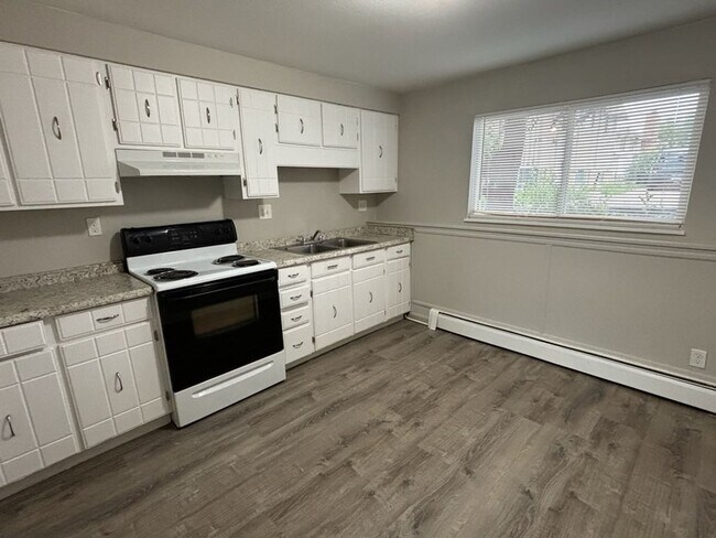 Building Photo - 340 Gahart Dr