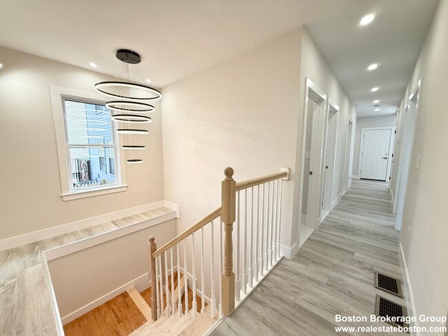 Building Photo - 10 Cawfield St