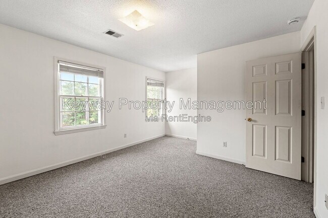 Building Photo - 344 Folkstone Cir