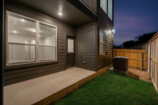 Building Photo - 8851 Oakland Rd