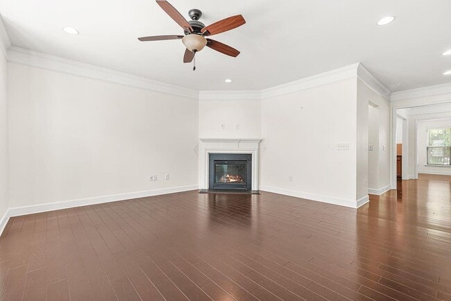 Building Photo - 2550 Sibley Dr