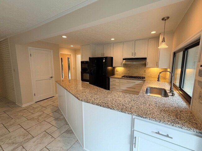 Building Photo - Beautiful Ranch Home in East Cobb's Indian Hills Subdivision!