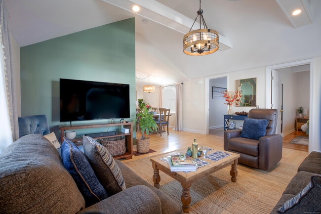 Building Photo - 29 Quintard Terrace