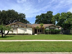 Building Photo - 3016 Oak Cove Dr