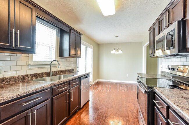 Building Photo - 2829 Painted Pony Dr