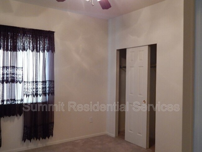 Building Photo - 242 E Corte Rancho Encanto