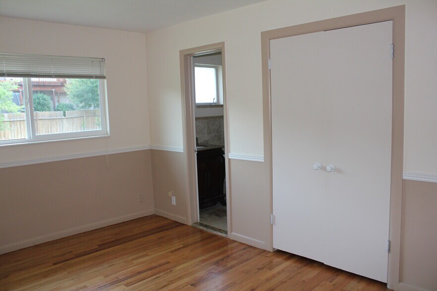 Building Photo - 1943 S Davis Blvd