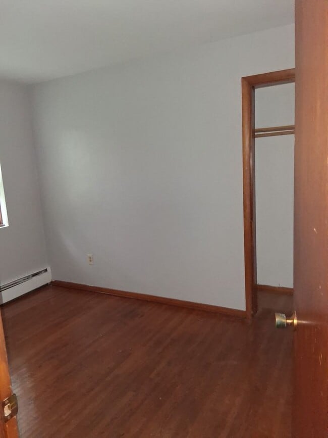 Building Photo - 1 Bedroom 1 Bath in Maplewood  HEAT INCLUDED