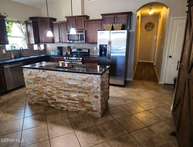 Building Photo - 14660 Spanish Point Dr