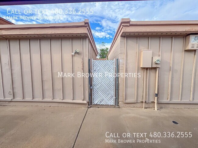 Building Photo - 1634 E Donner Dr