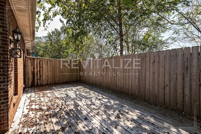 Building Photo - 3 Bed 3 Bath Townhome in West Mobile