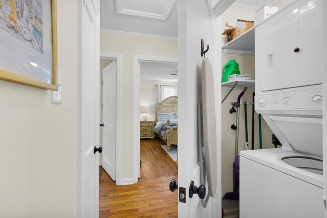 Building Photo - 604 9th St