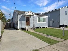 Building Photo - 911 Central Ave