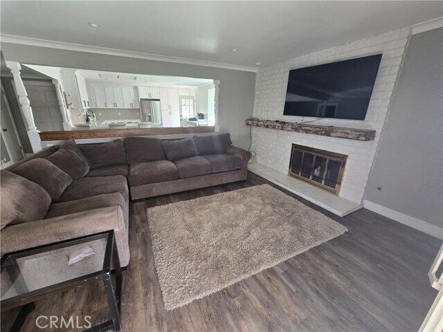 Building Photo - 564 E Fellows Dr