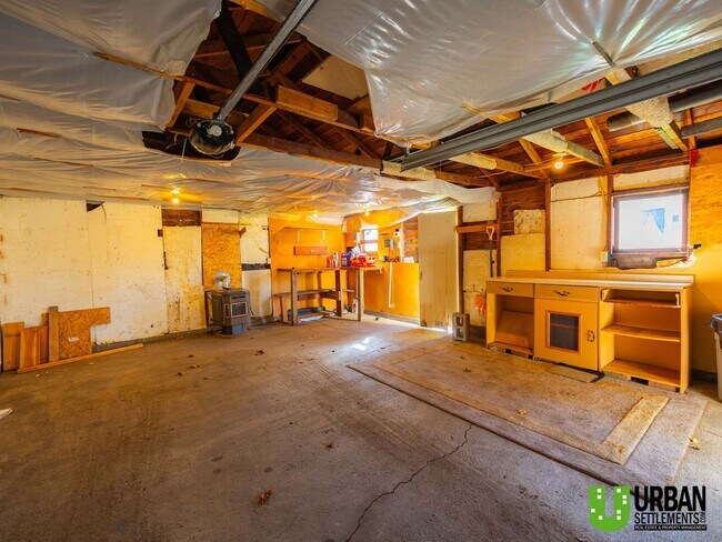 Building Photo - Charming 4-Bedroom Home with Fenced Yard, Garage & Washer/Dryer – North Spokane