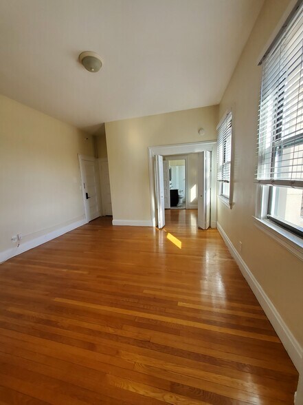 Building Photo - 1470 Beacon St