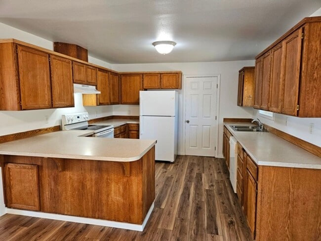Building Photo - 3Bd/2Ba Single Story Home-For viewing!