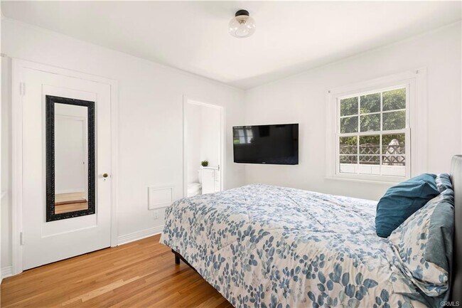 Building Photo - 6136 Barrows Dr