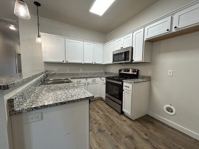 Building Photo - A 2 Bedroom, 2 Bath waiting to be called y...