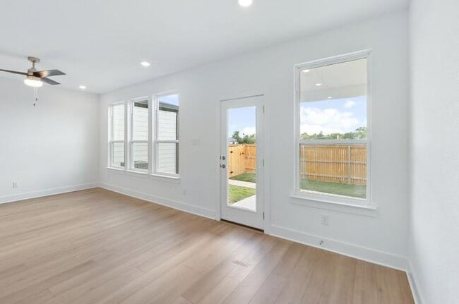 Building Photo - 1955 Settlers Glen Dr