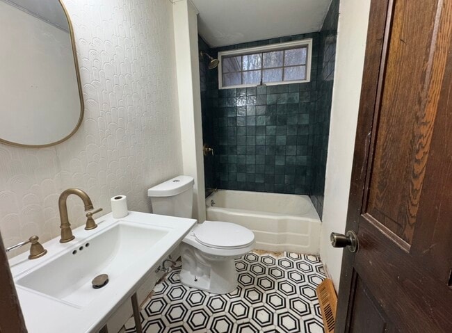 Building Photo - 13 Wawecus Hill Rd