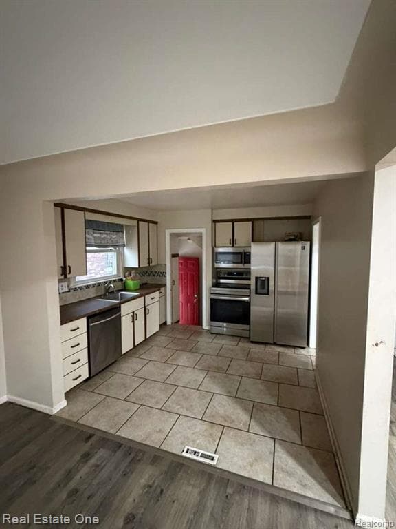 Building Photo - 6835 Rosemont Ave