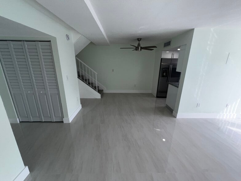 Building Photo - 9300 W Flagler St