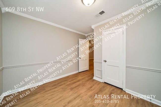 Building Photo - 609 8th St NW