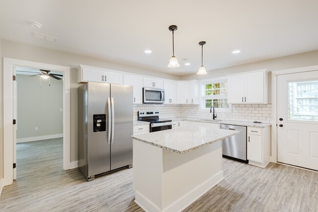 Building Photo - 303 E St