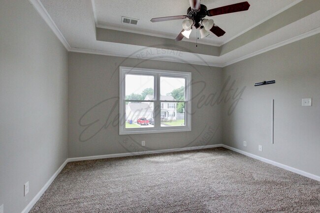 Building Photo - Three Bedroom On One Acre Lot in Clarksvil...