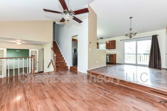 Building Photo - 10135 Forest Hill Cir