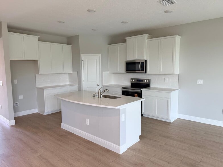 Building Photo - 32546 Rosepine Blvd