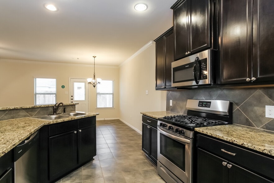 Building Photo - 9222 Chloe Dr