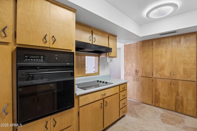 Building Photo - 1014 E Balboa Cir