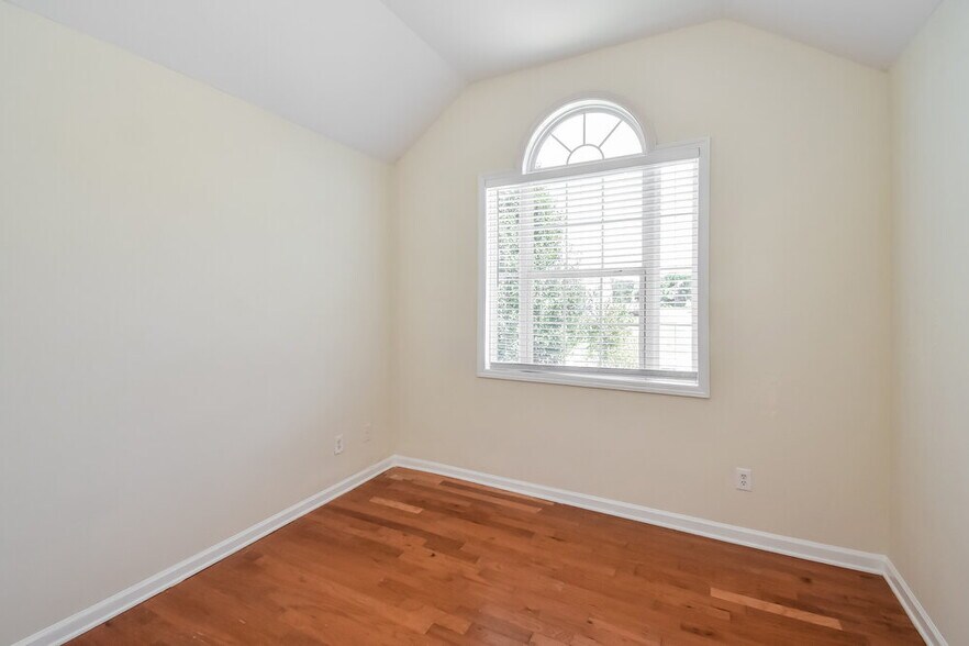 Building Photo - 1440 Paddocks Ct