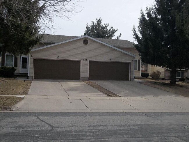 Building Photo - 738A Crawford Dr