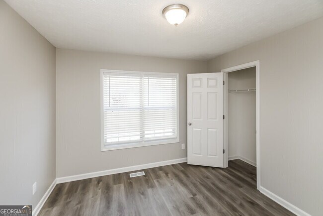 Building Photo - 2740 Owens Dr