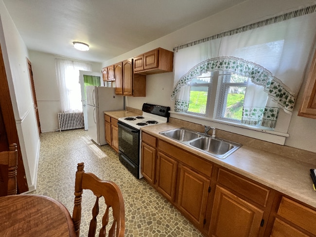 Building Photo - 448 Biddle St