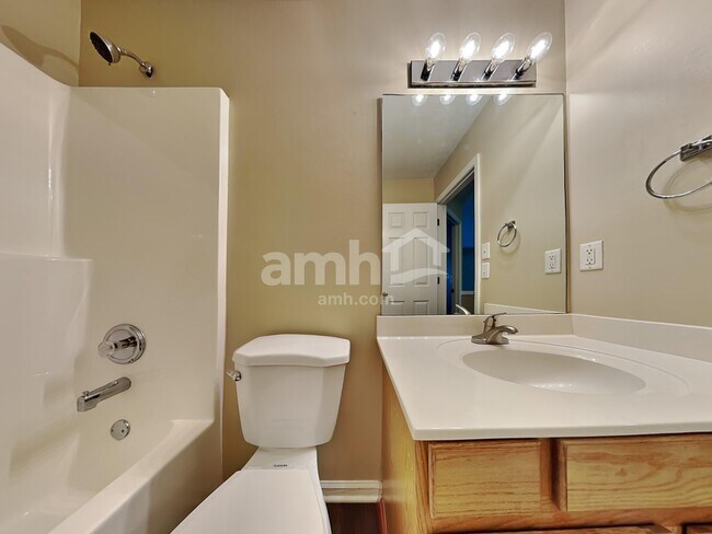 Building Photo - 1542 Cardinal Ln