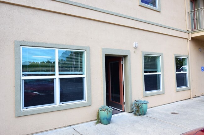 Building Photo - 1254 Broadway