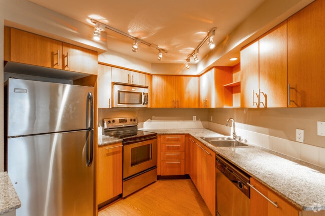 Interior Photo - Strata on California