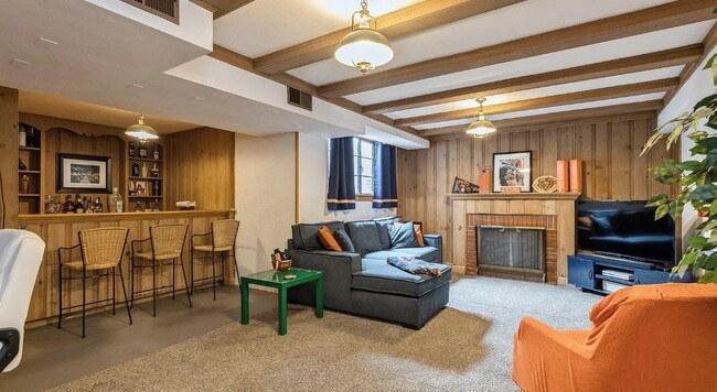 Building Photo - 9546 Springfield Ave